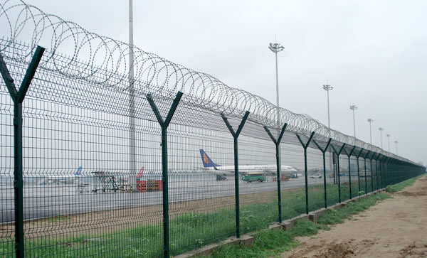 Galvanized and Powder caoted security Airport Fence